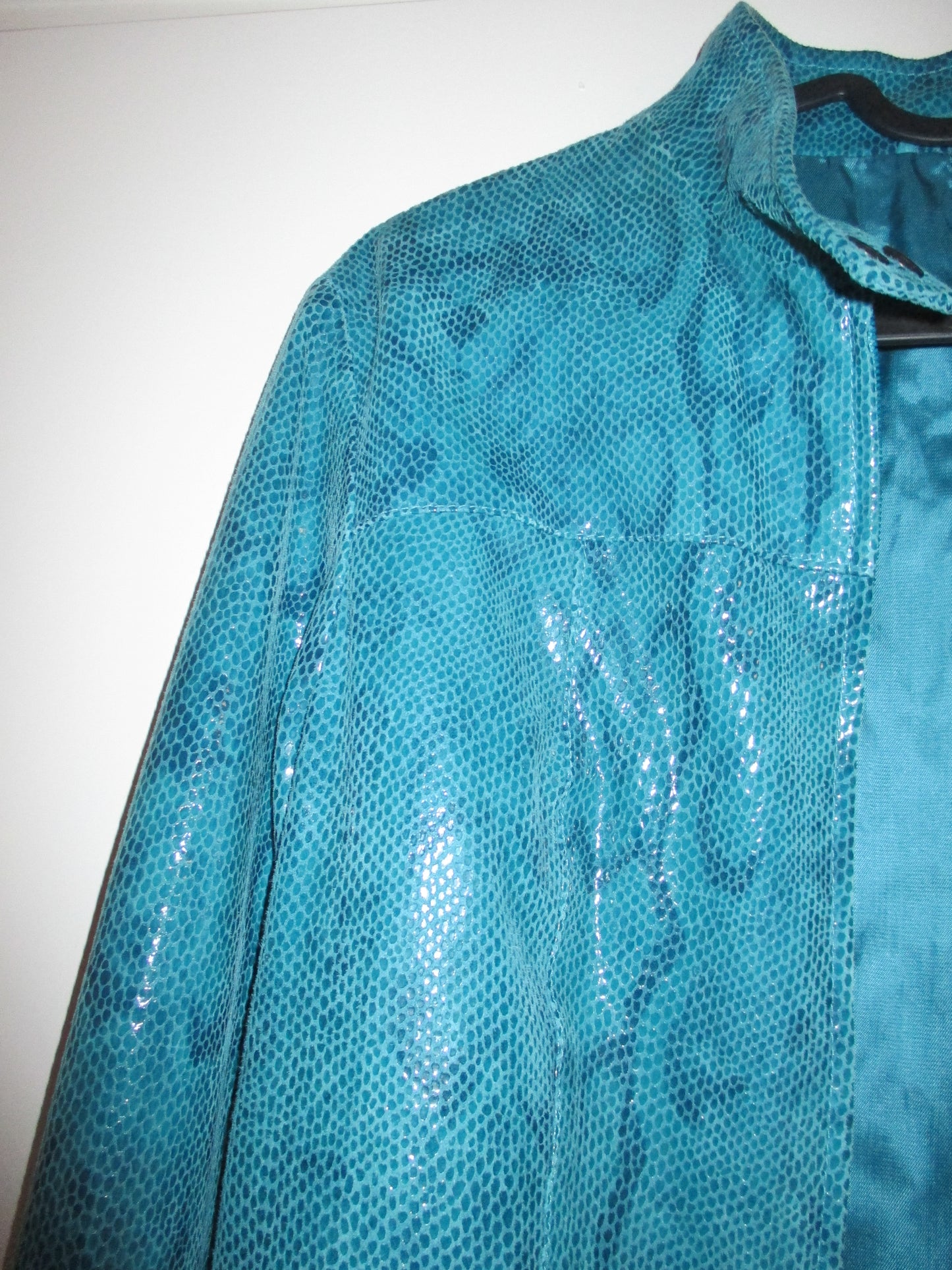 TURQUOISE JACKET WITH A GLOSSY SNAKE EFFECT