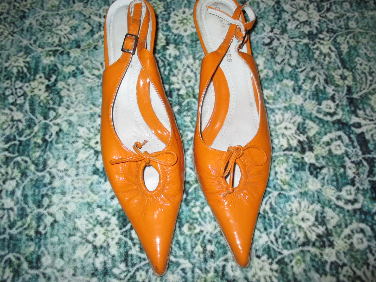 ORANGE PATENT KITTEN HEELS MADE IN ITALY