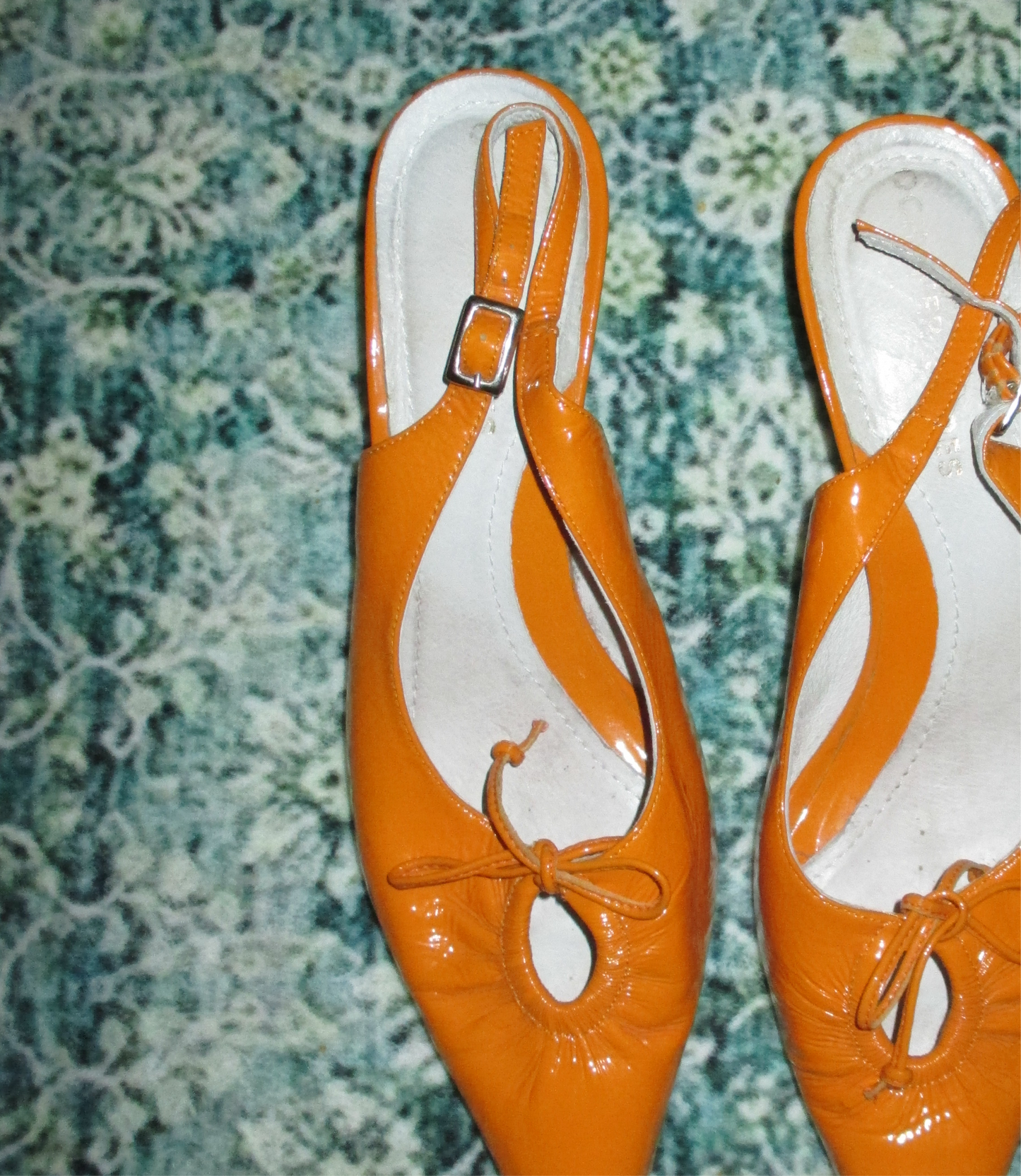 ORANGE PATENT KITTEN HEELS MADE IN ITALY